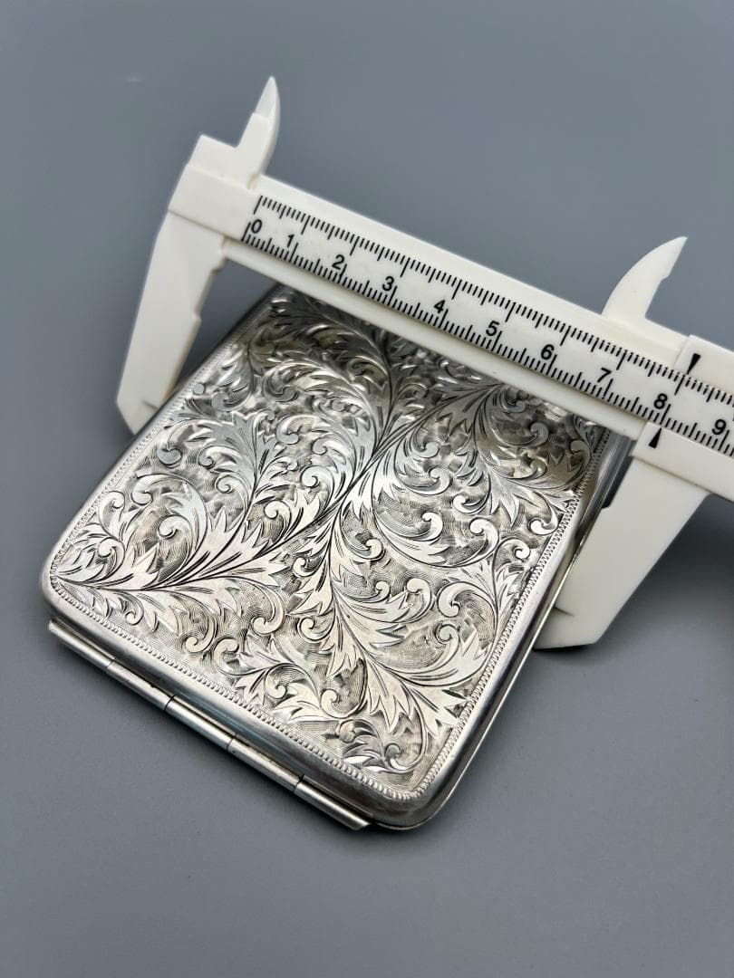 銀製　シガレットケース　唐草文　両面手彫　煙草入れ　タバコケース 　重量125g