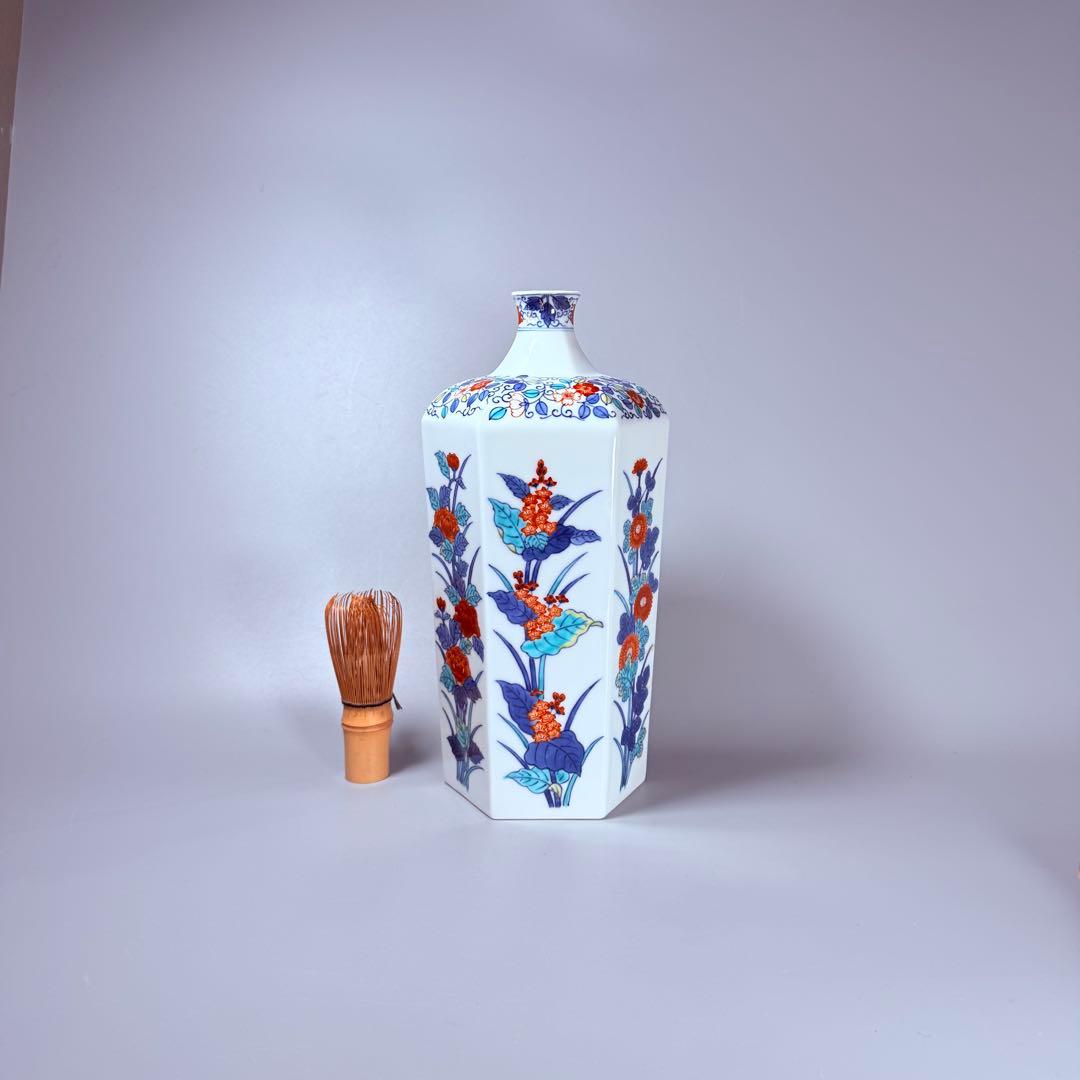 名工　十二代今泉今右衛門　「色鍋島花文様花器」　二重共箱　六角形　名品