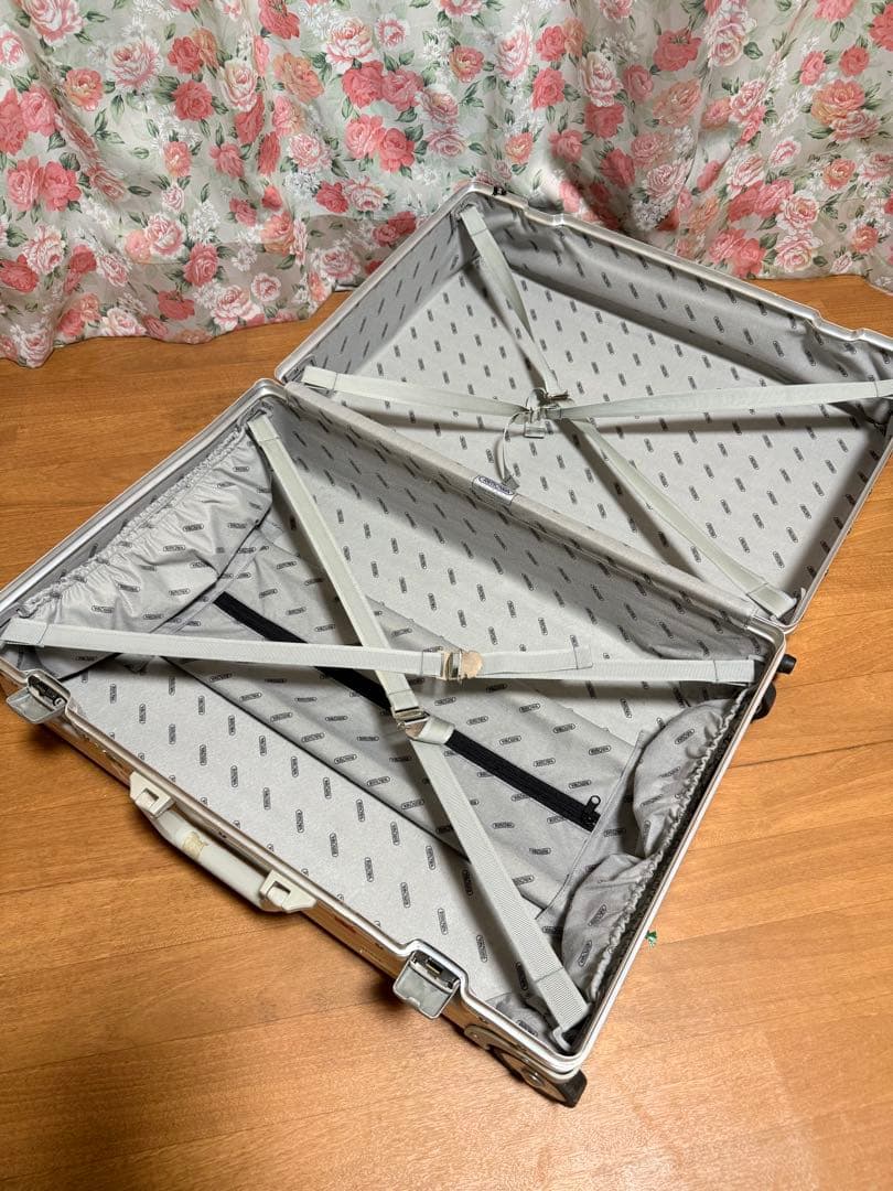 (値下げ)RIMOWA アルミニウム製2輪キャリーケース 中型