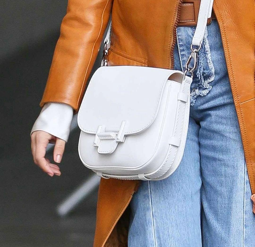 トッズ　ショルダーバッグ　ホワイト