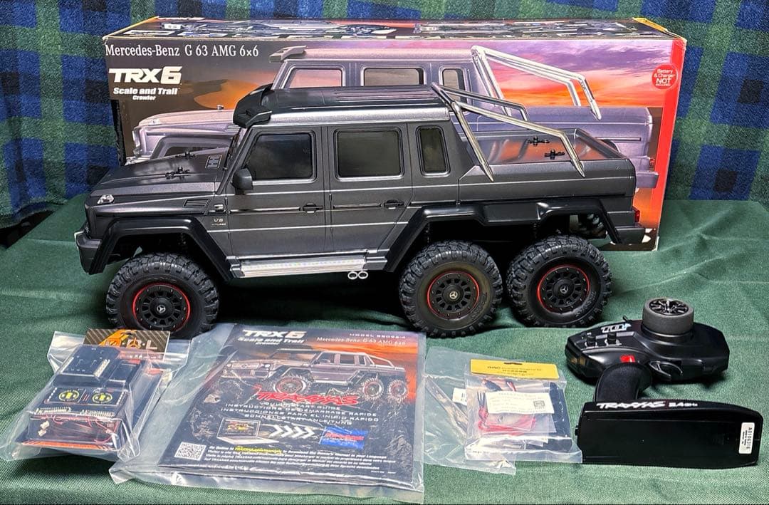 月半です トラクサス TRX6 ベンツ G63 クローラーTRX4