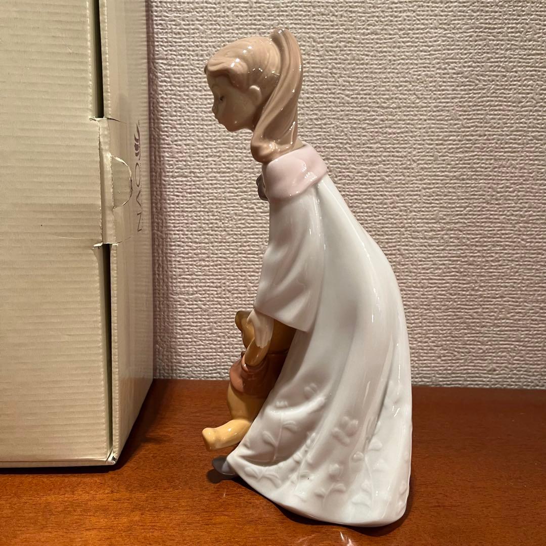 新品　未使用　くまのプーさん　リヤドロ　NAO 箱入り　人形　陶器　ディズニー