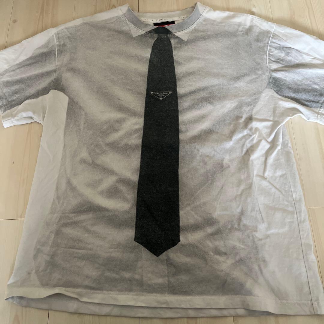 FTI lil london ネクタイプリント Tシャツ