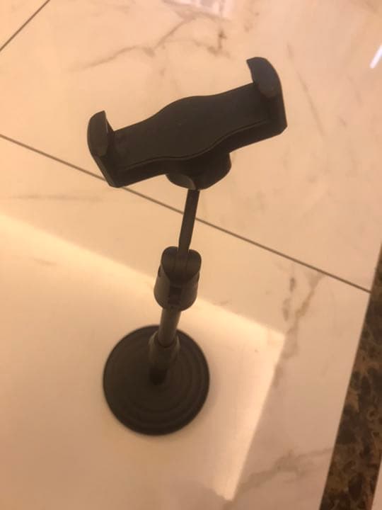 伸縮性のある電話ホルダー