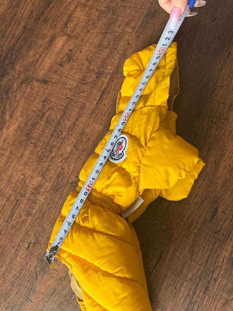 (SALE)注目【美品】MONCLER 犬服 フード付き黄色 小型犬用