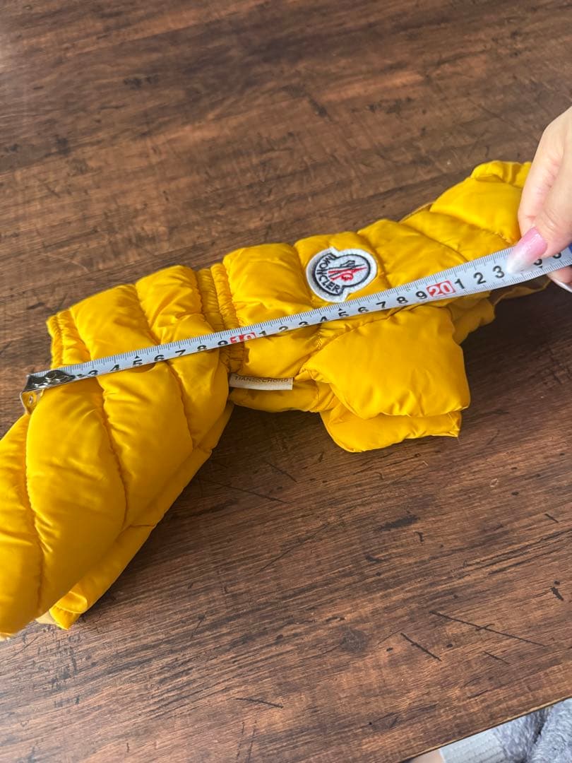 (SALE)注目【美品】MONCLER 犬服 フード付き黄色 小型犬用