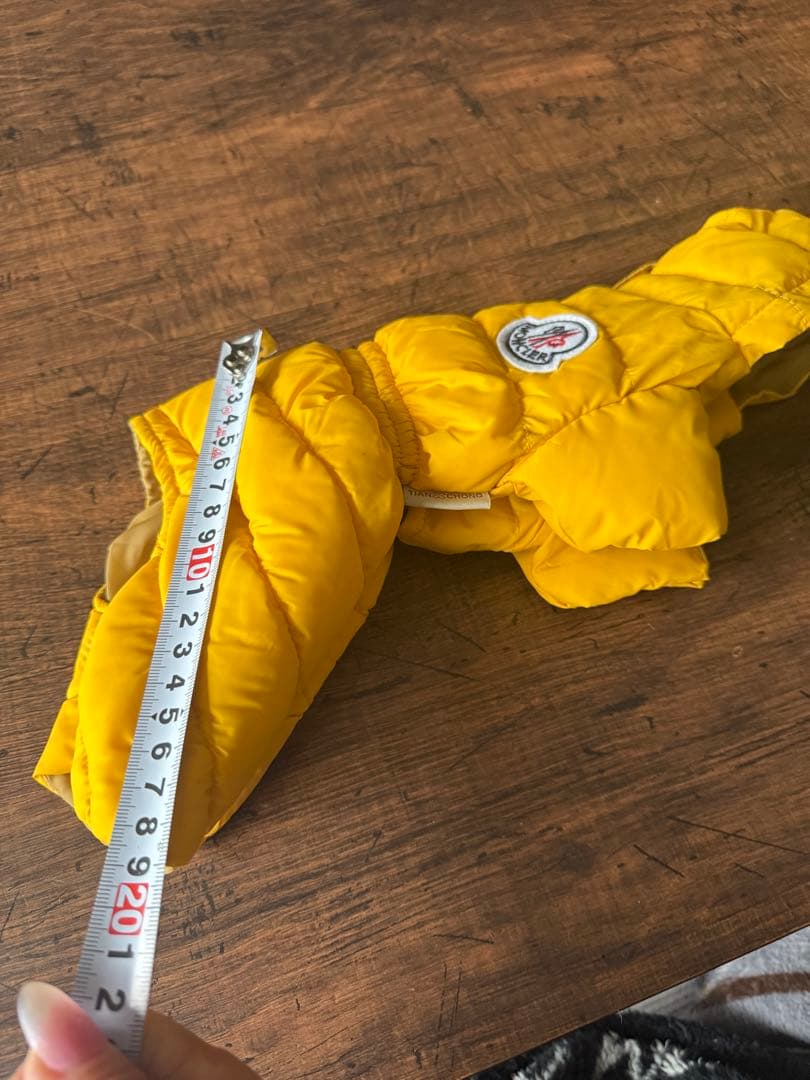 (SALE)注目【美品】MONCLER 犬服 フード付き黄色 小型犬用