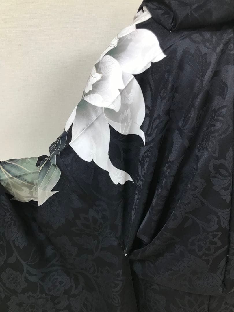 振袖　未仕立て品　モダンな牡丹柄