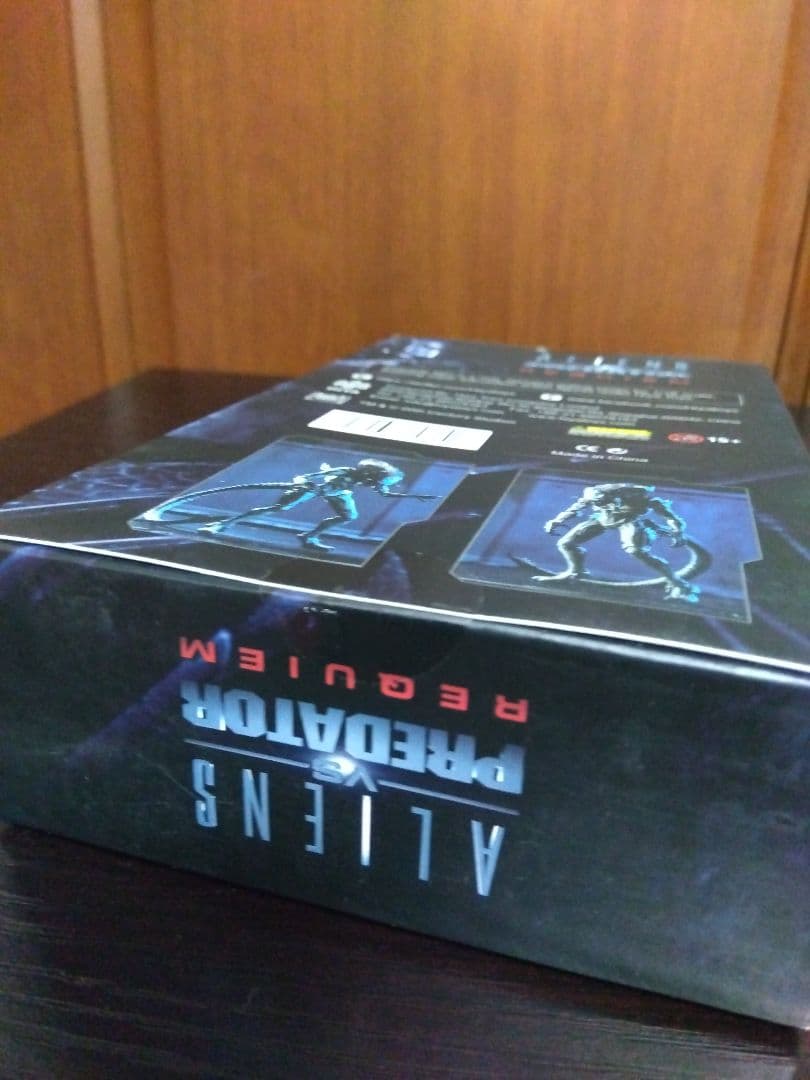 【送料込み】エイリアンVSプレデター 1/18アクションフィギュア プレデリアン