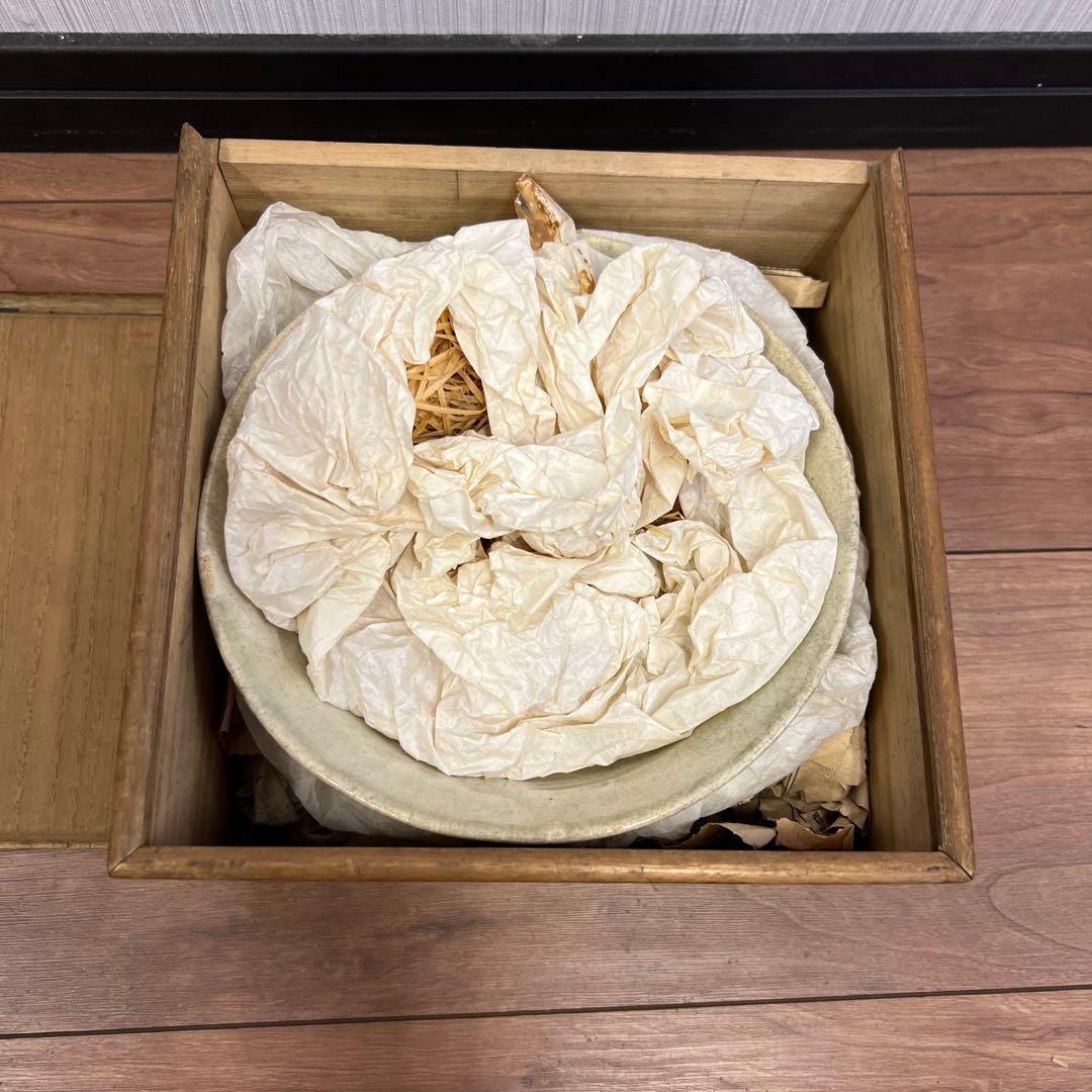 淡いクリーム色の茶碗 木箱付き