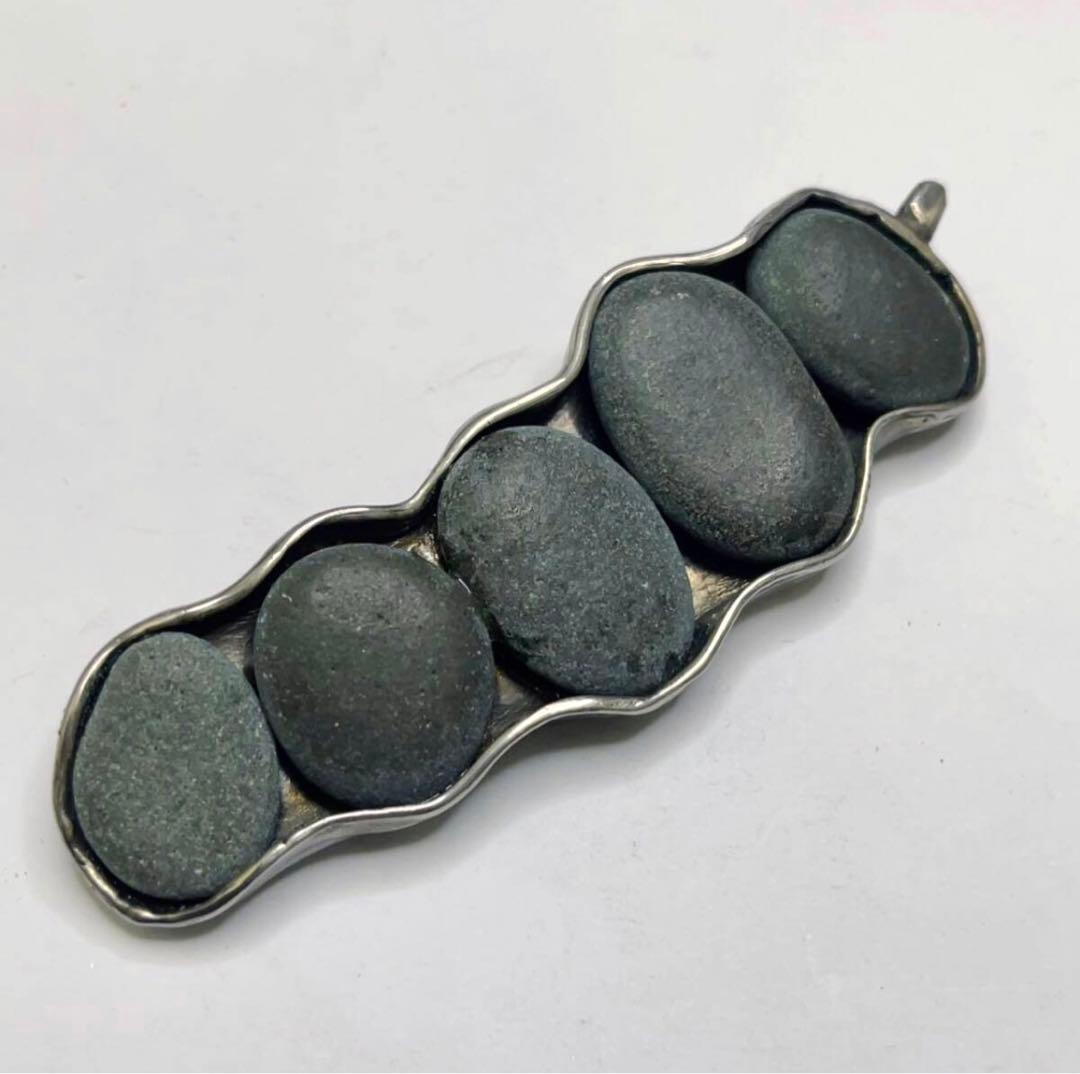 金工作家 松江美枝子作 銀製 ブローチ兼ペンダントトップ えんどう豆 サイン入り