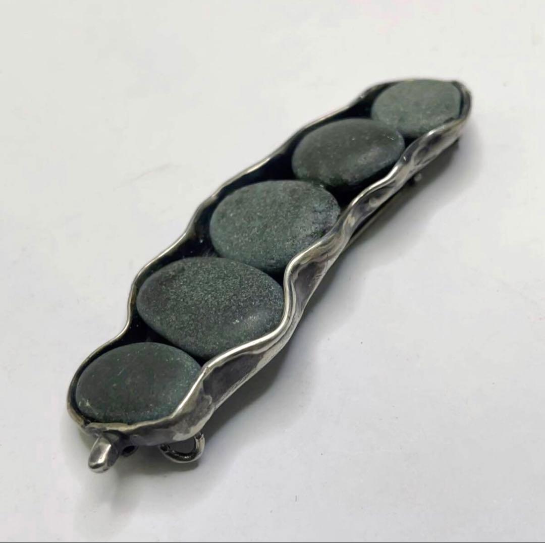 金工作家 松江美枝子作 銀製 ブローチ兼ペンダントトップ えんどう豆 サイン入り