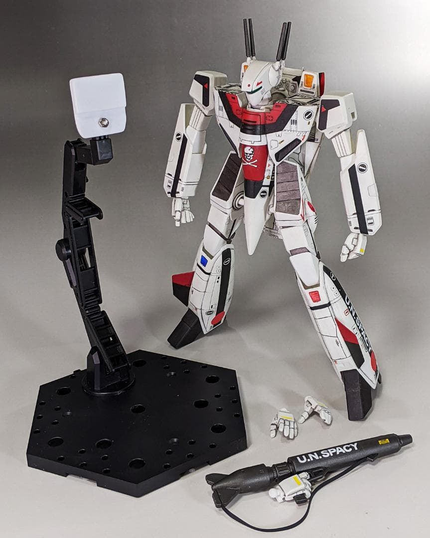 プラモデル　ハセガワ　1/72 VF-1S バトロイドバルキリー　組立塗装済