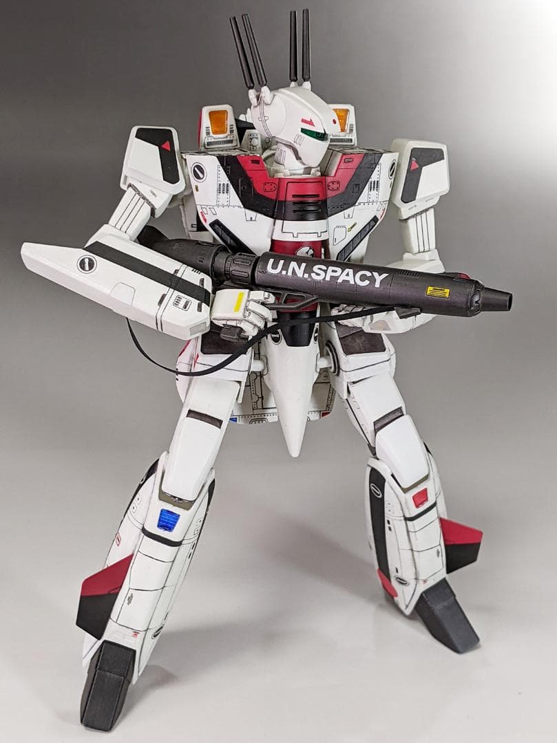 プラモデル　ハセガワ　1/72 VF-1S バトロイドバルキリー　組立塗装済