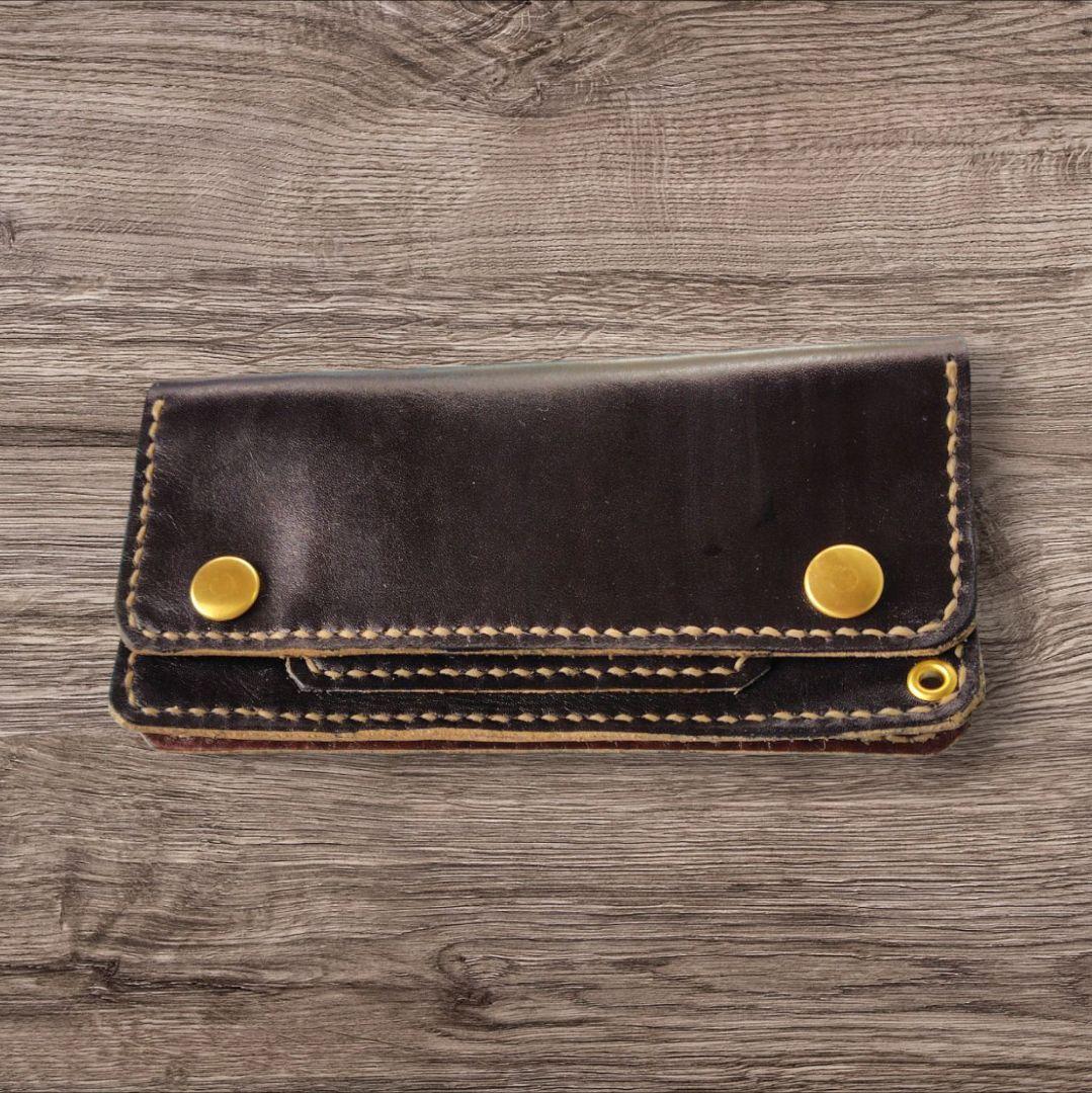 トラッカーウォレット　手染め　本革　ヌメ革　黒　一部分茶　ベージュの糸