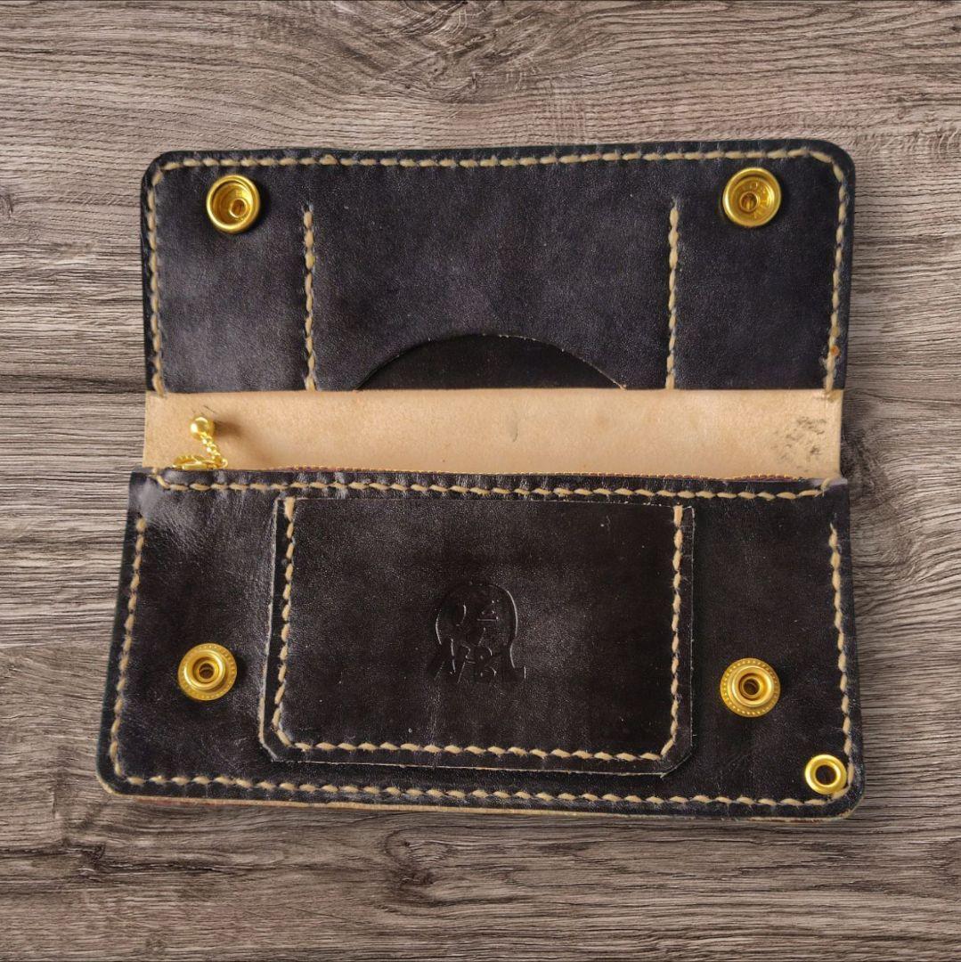 トラッカーウォレット　手染め　本革　ヌメ革　黒　一部分茶　ベージュの糸