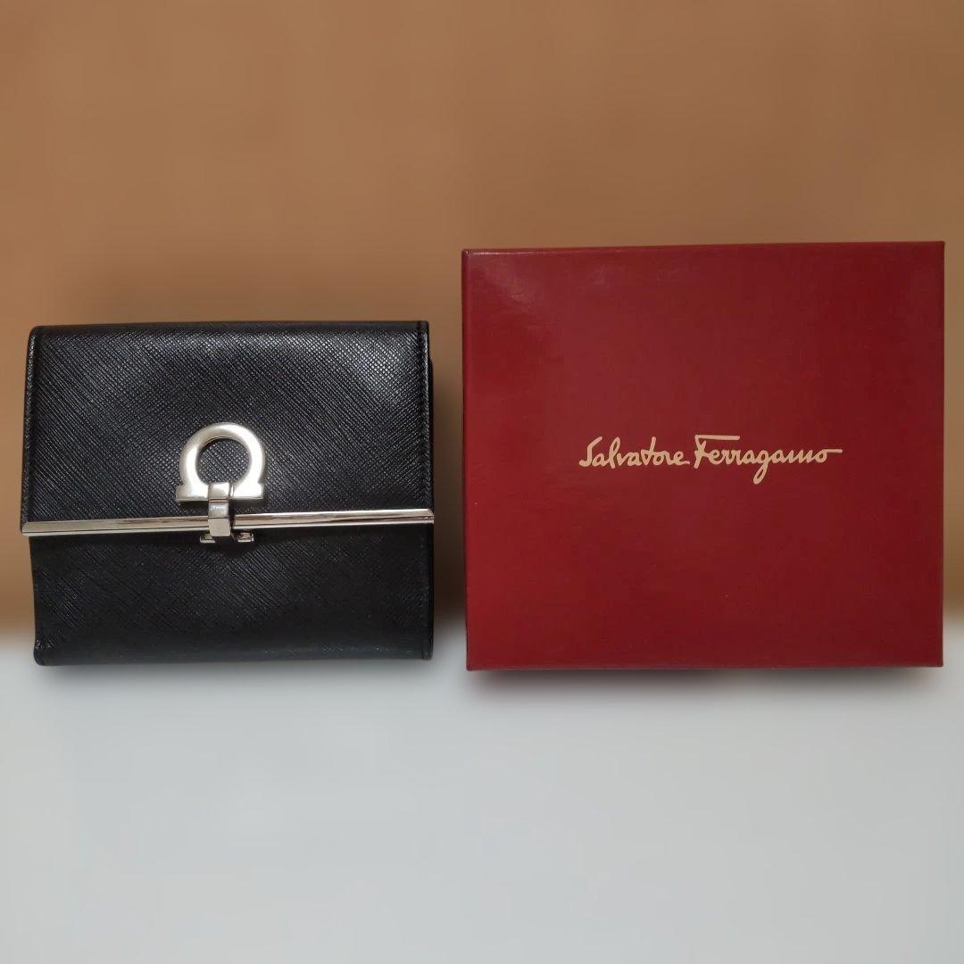 Salvatore　Ferragamo　未使用二つ折り財布　ガンチーニ