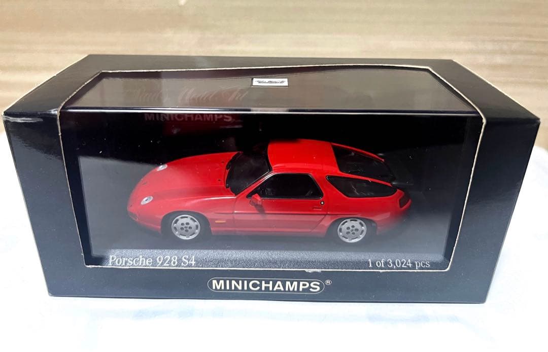 ミニチャンプス 1/43 ポルシェ 928 S4 1991 レッド