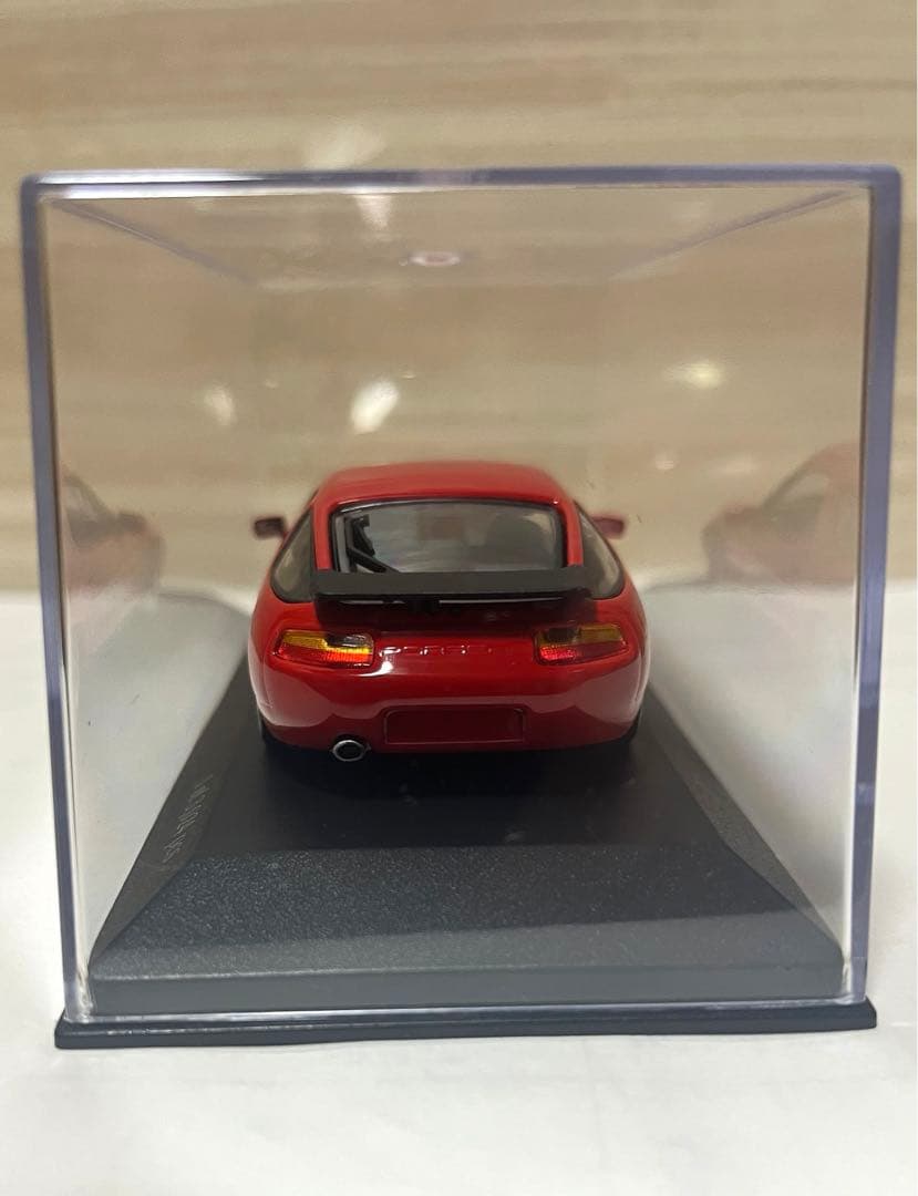 ミニチャンプス 1/43 ポルシェ 928 S4 1991 レッド