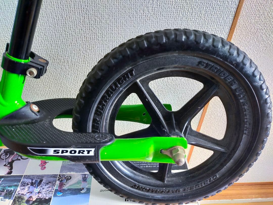 ストライダー　スポーツモデル　グリーン　正規品　バランスバイク　12インチ