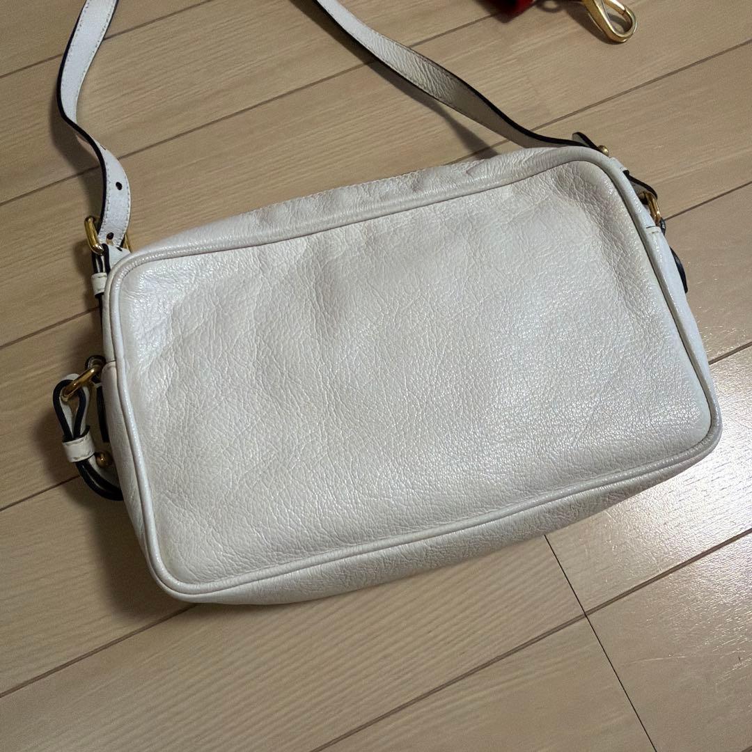 MIUMIU ミュウミュウ クロスボディバッグ ショルダーバッグ　ホワイト　白