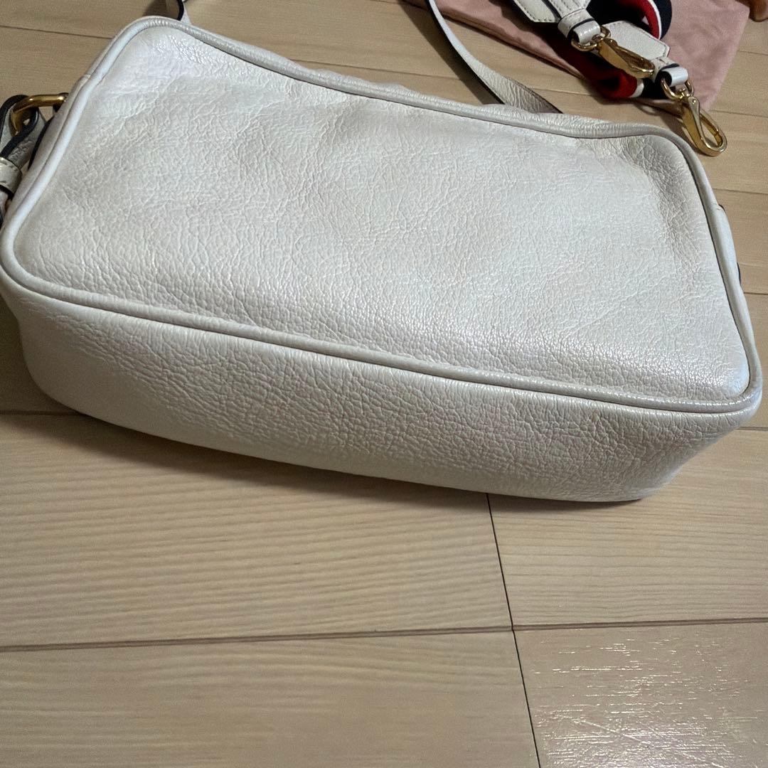 MIUMIU ミュウミュウ クロスボディバッグ ショルダーバッグ　ホワイト　白