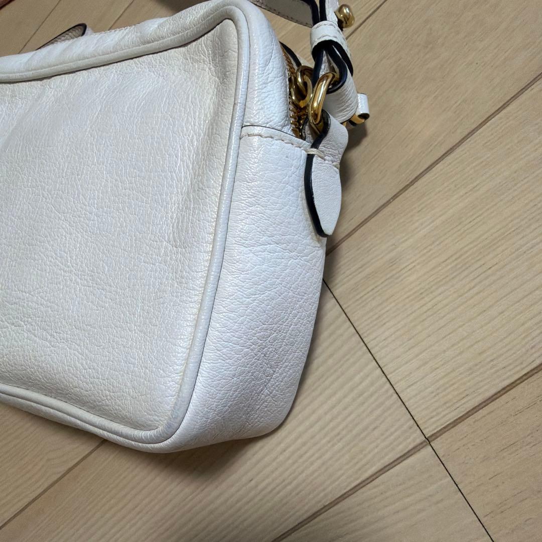 MIUMIU ミュウミュウ クロスボディバッグ ショルダーバッグ　ホワイト　白