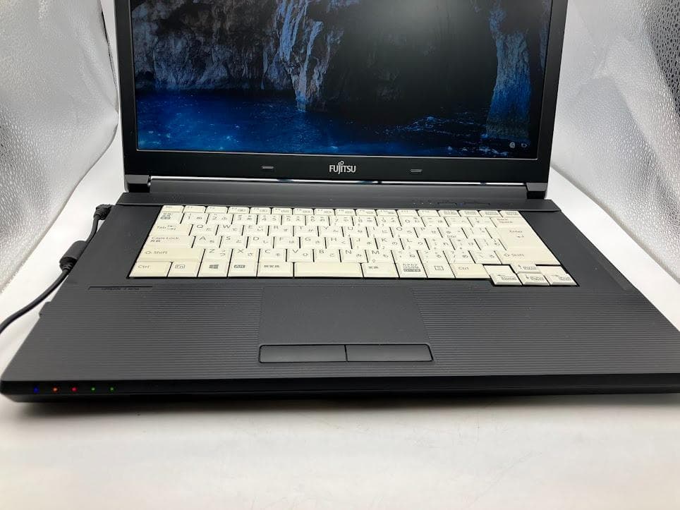 FUJITSU　ノートパソコン　LIFEBOOK　A576／Ｐ