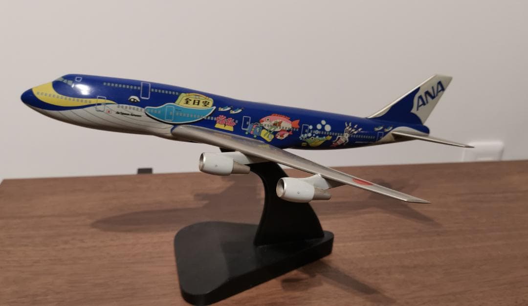マリンジャンボ 747-400D ANA 【木造模型】　スケール 1/200