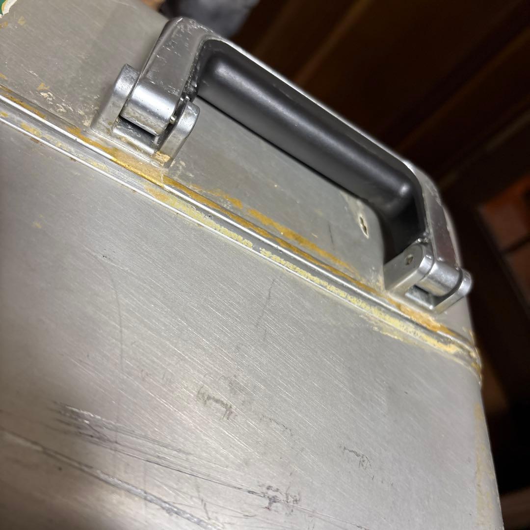 旅の雰囲気あり　格好いい大型　ゼロハリバートン　アルミ製スーツケース 車輪交換済