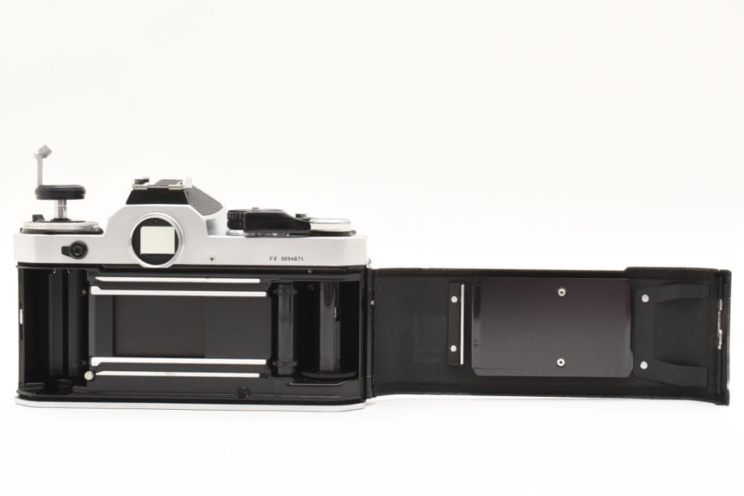 超美品 NIKON FE シルバー フィルムカメラ　モルト新品交換済 M297