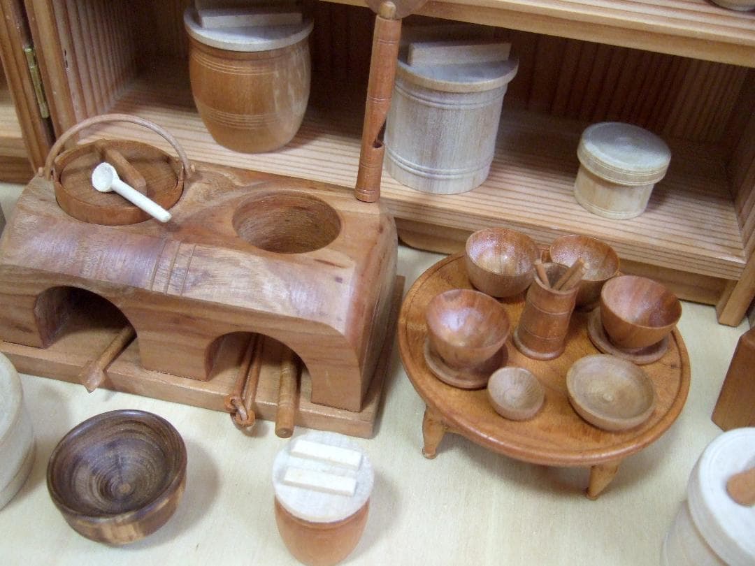 古い雛道具「台所セット」 ガラスケース付き / ミニチュア