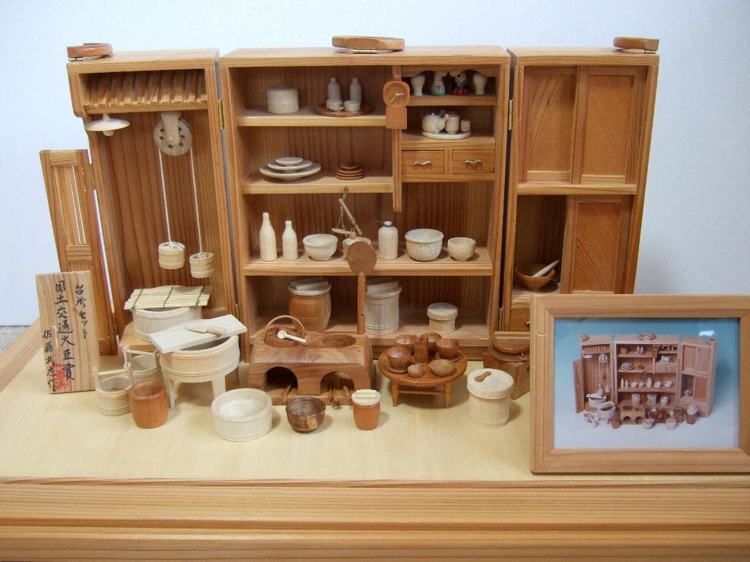 古い雛道具「台所セット」 ガラスケース付き / ミニチュア
