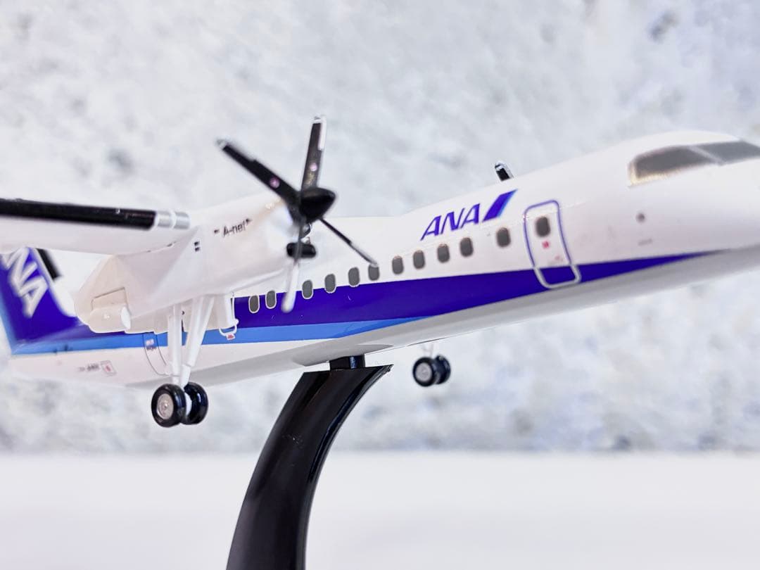 ANA DHC-8-300型 JA801K ボンバルディア 1:200・Q300