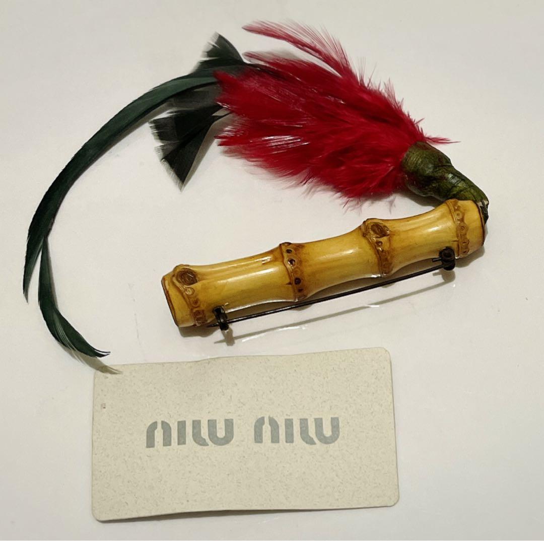 ミュウミュウ　ブローチ