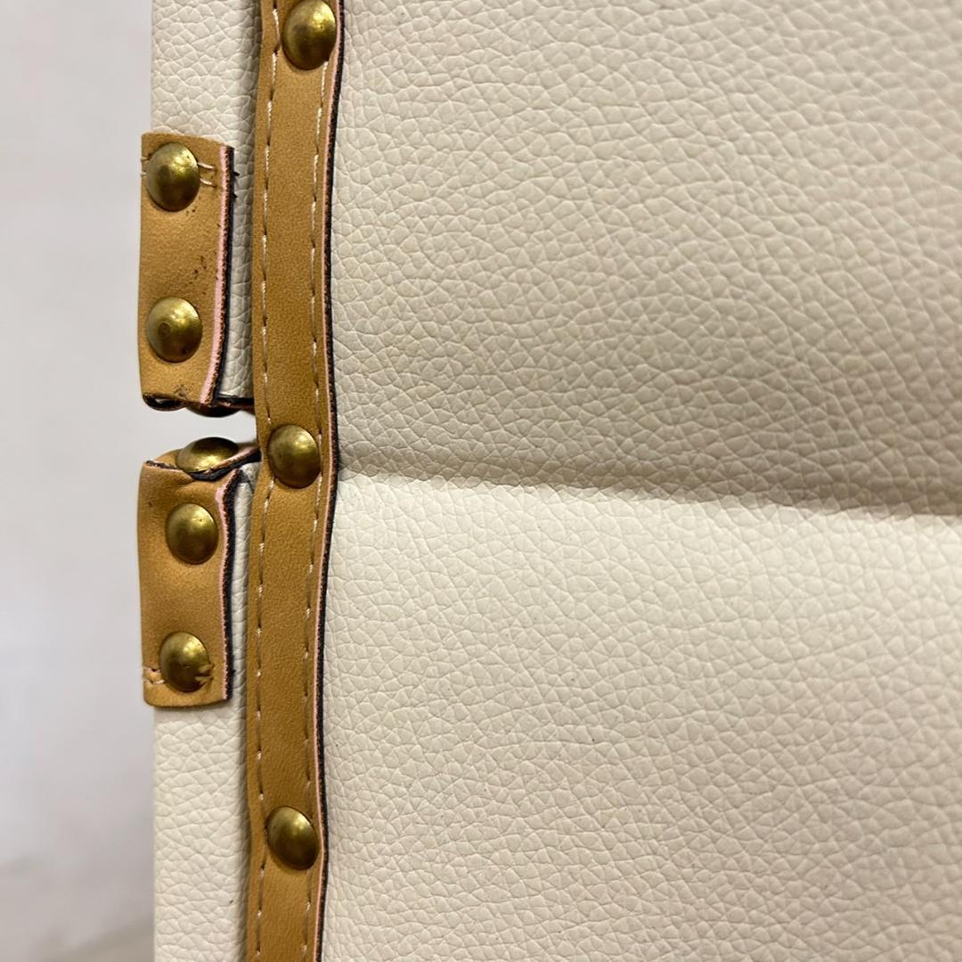 【新品・未使用】チェスターシリーズ　チェスト　トランク風チェスト４段