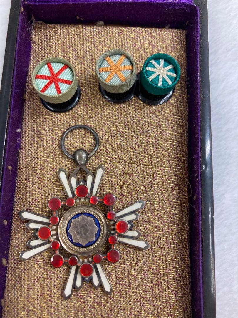 勲五等双光旭日章　勲六等瑞宝　満州事変 従軍記章　那事変従軍記章　勲章