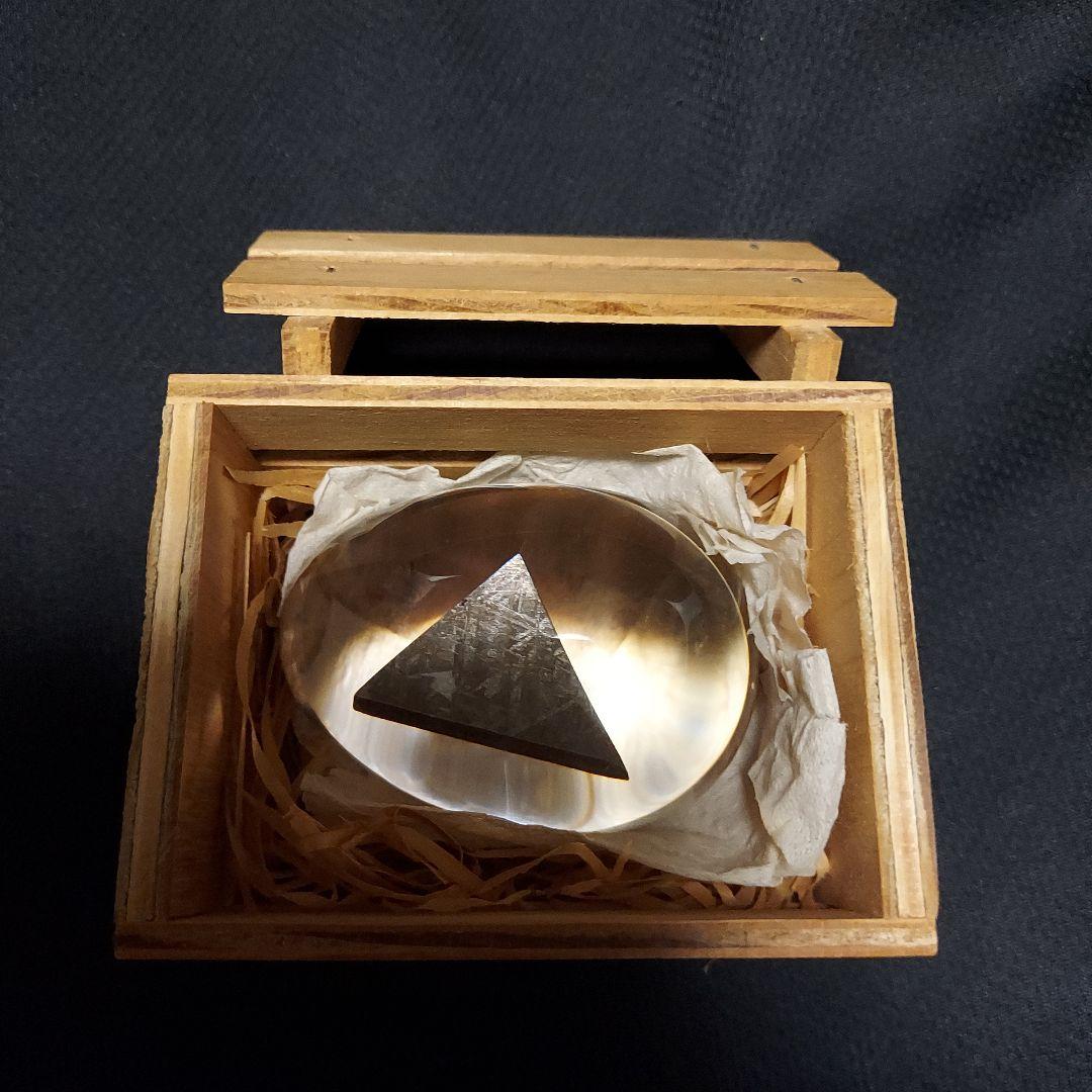 水晶のなかに謎のもの