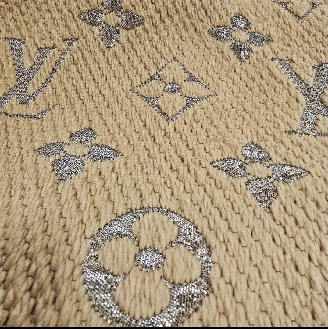 ルイヴィトン　エシャルプ　シャイン　ロゴマニア　モノグラム　ベージュ　マフラー