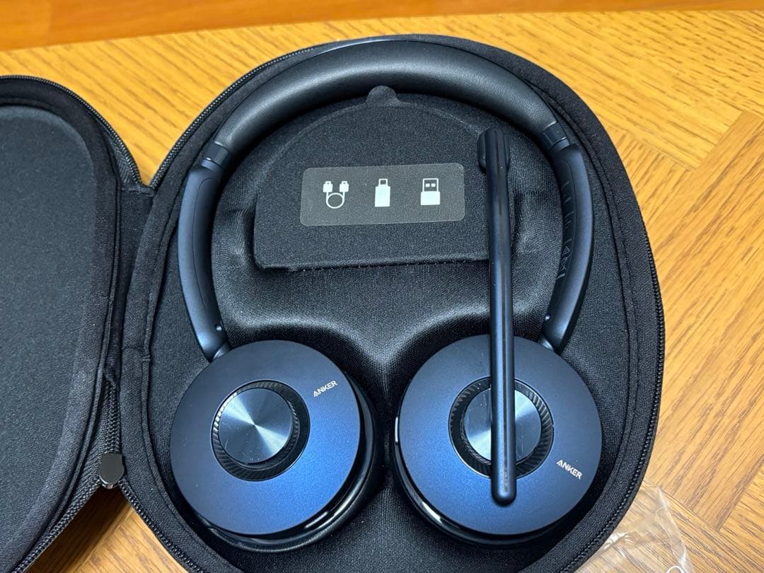 Anker PowerConf H700（ワイヤレスヘッドセット）充電スタンド付