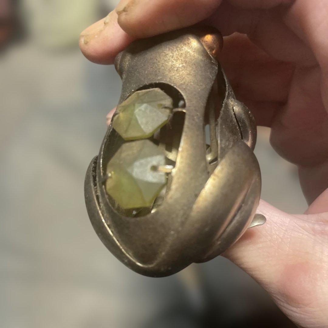 金属製カエルフィギュア