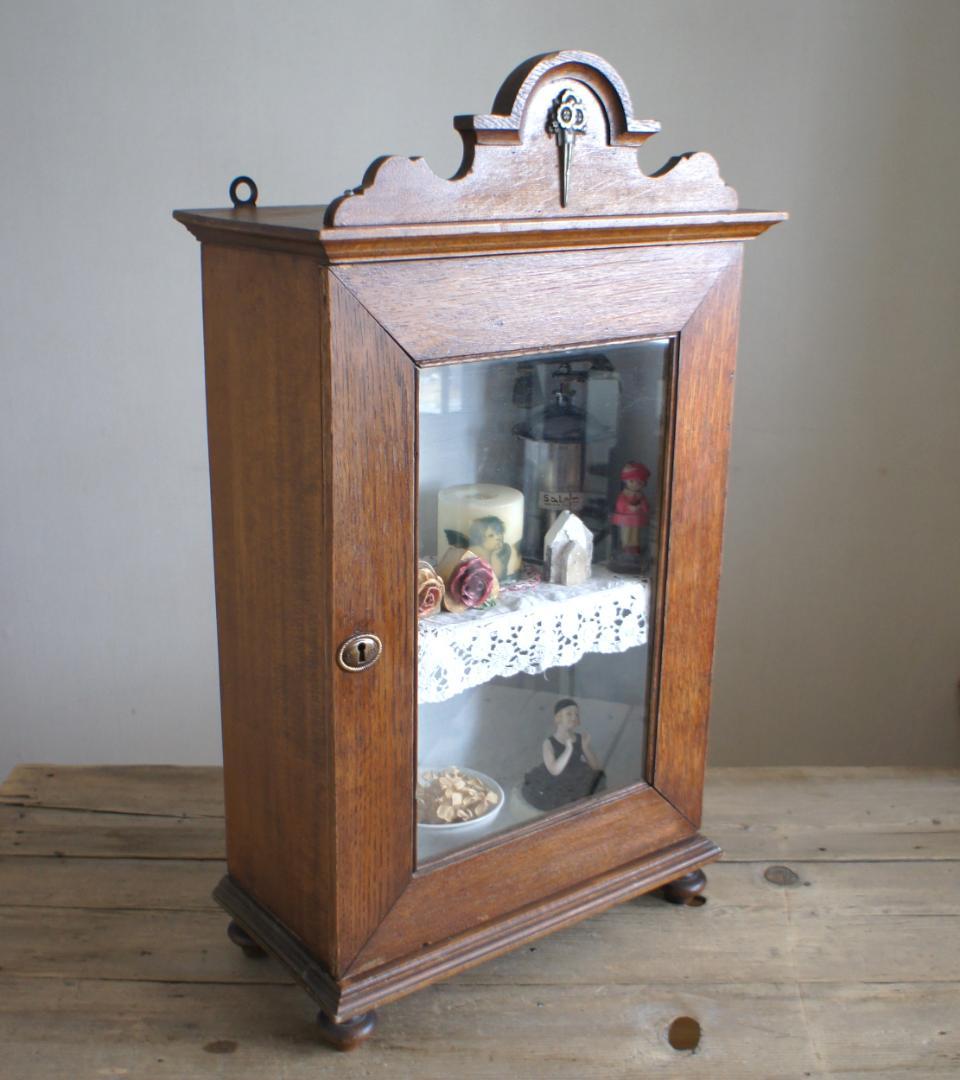 フランスアンティーク　飾り棚　壁掛け　キャビネット　ガラスケース