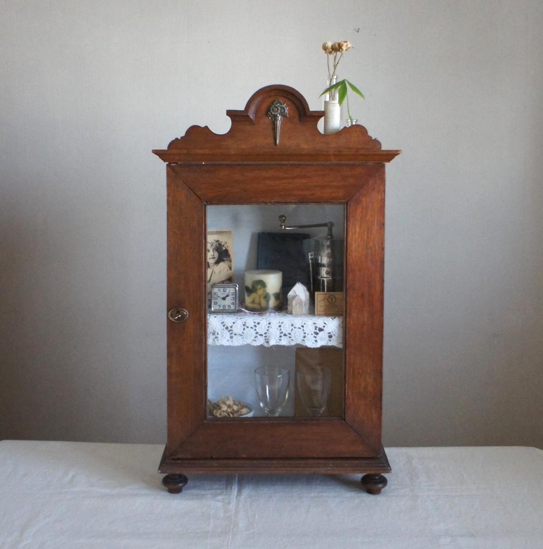 フランスアンティーク　飾り棚　壁掛け　キャビネット　ガラスケース