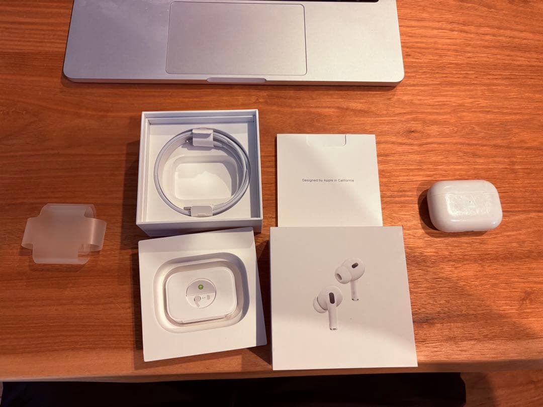 AirPods Pro2本体 ＆MagSafeケース、ライトニングケーブル