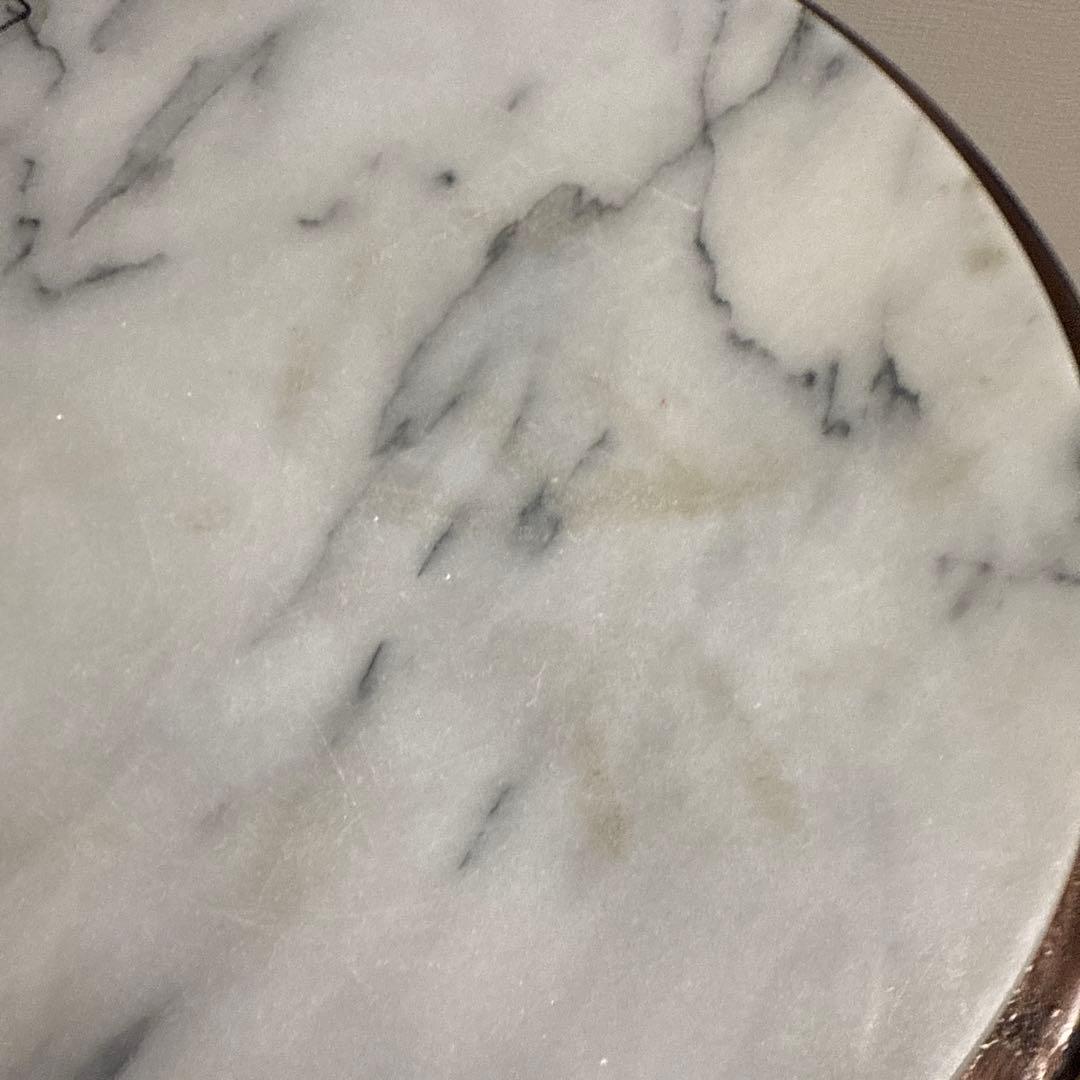 アンティーク　大理石天板の装飾的サイドテーブル