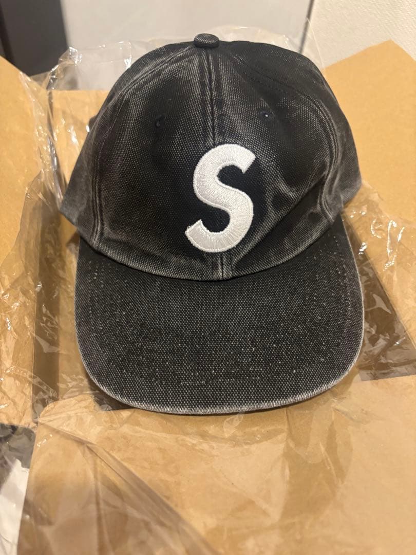 新品Supreme ブラックキャップ Sロゴ刺繍