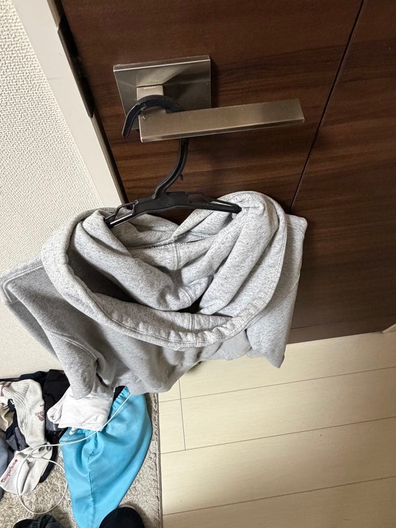 thisisneverthat グレー パーカー