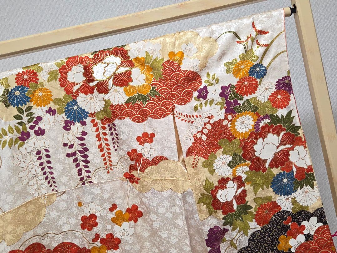 C◆着物くつろぎ 豪華 季節の花々 金彩 金駒刺繍 袷 正絹 成人式 振袖 着物