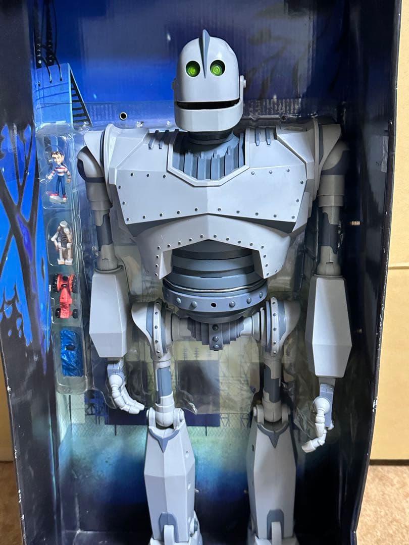 絶版　アイアン・ジャイアント ライト＆サウンド トーキング巨大フィギュア