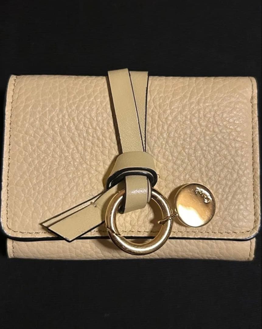 Chloeクロエ アルファベット トリフォールドウォレット ソフティイエロー